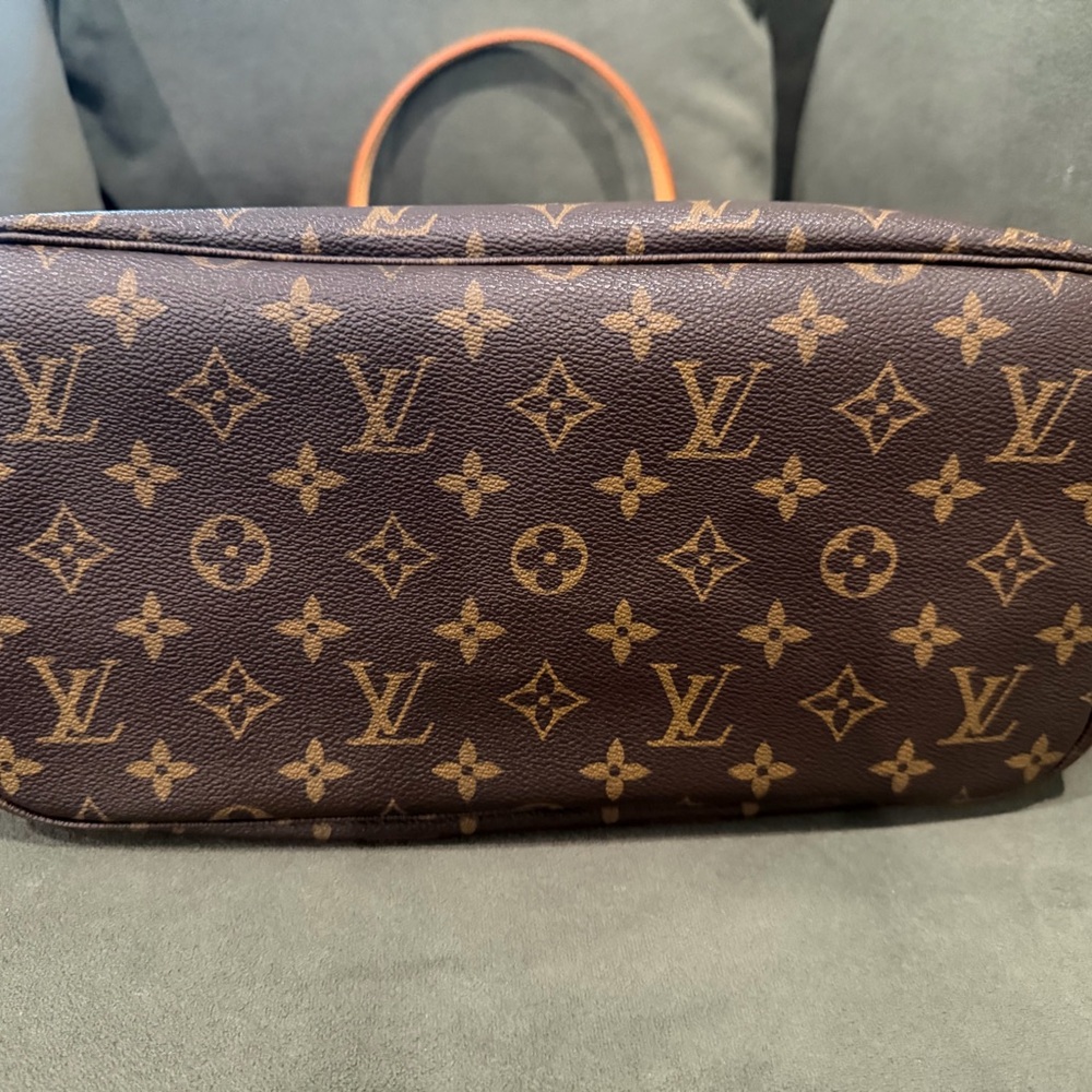 Louis Vuitton Monogram Canvas Neverfull MM - Picture 5 of 13